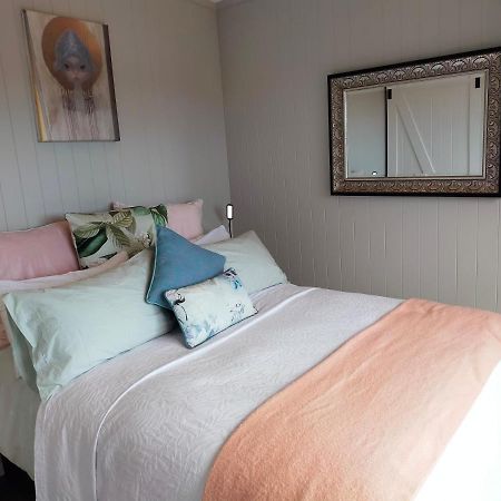فيلا Secluded, Private Rural Retreat Mins From Warkworth -"Avondale" Minihouse المظهر الخارجي الصورة