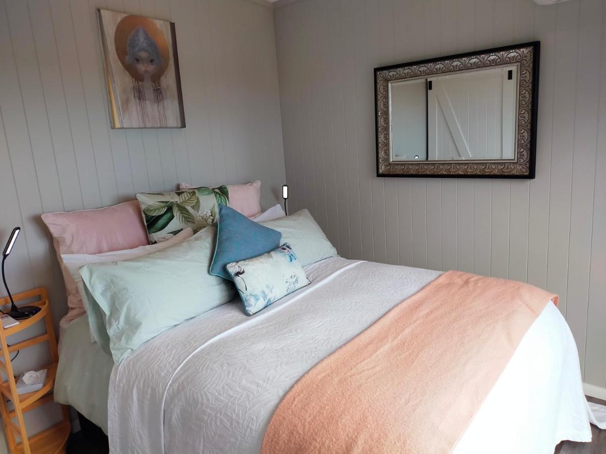 فيلا Secluded, Private Rural Retreat Mins From Warkworth -"Avondale" Minihouse المظهر الخارجي الصورة
